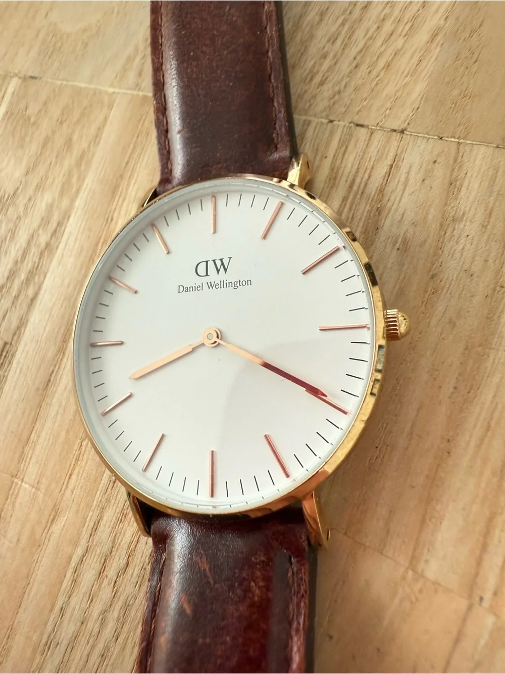 Daniel Wellington ladies rose gold tone brown leather watch NEW BATTERY